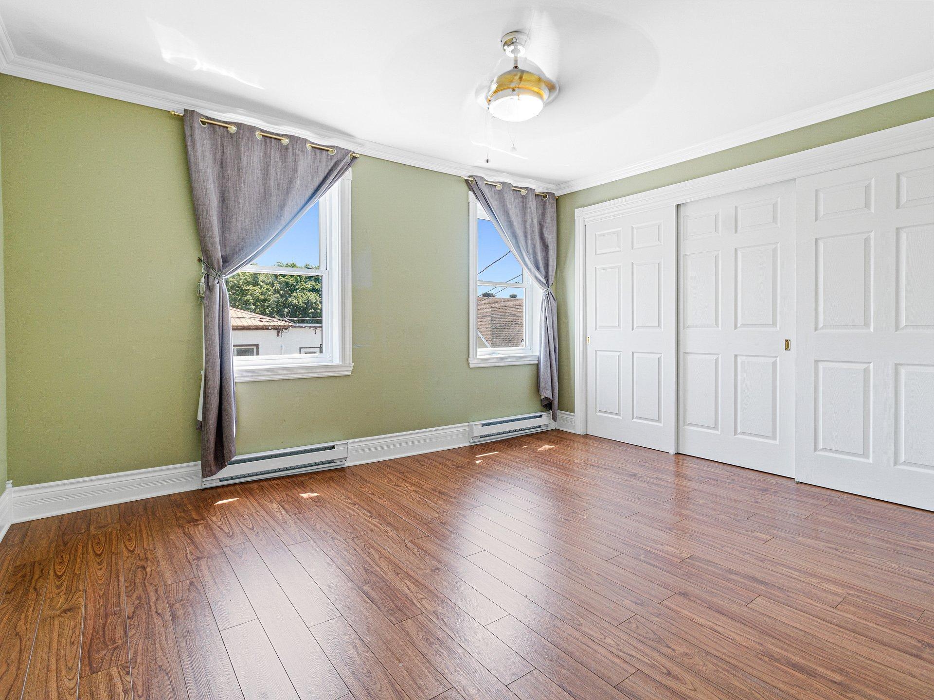 









376

 - 380


Rue Bank

,
Brownsburg-Chatham,




QC
J8G3A9

