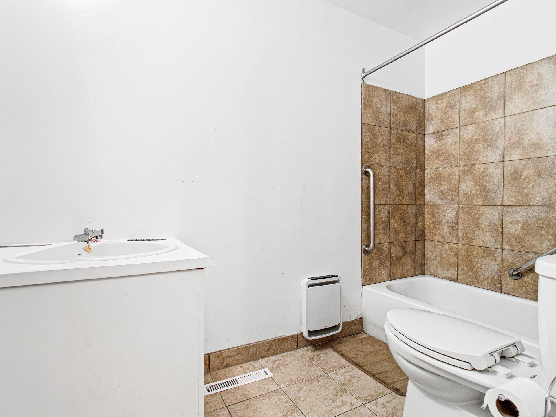 









376

 - 380


Rue Bank

,
Brownsburg-Chatham,




QC
J8G3A9

