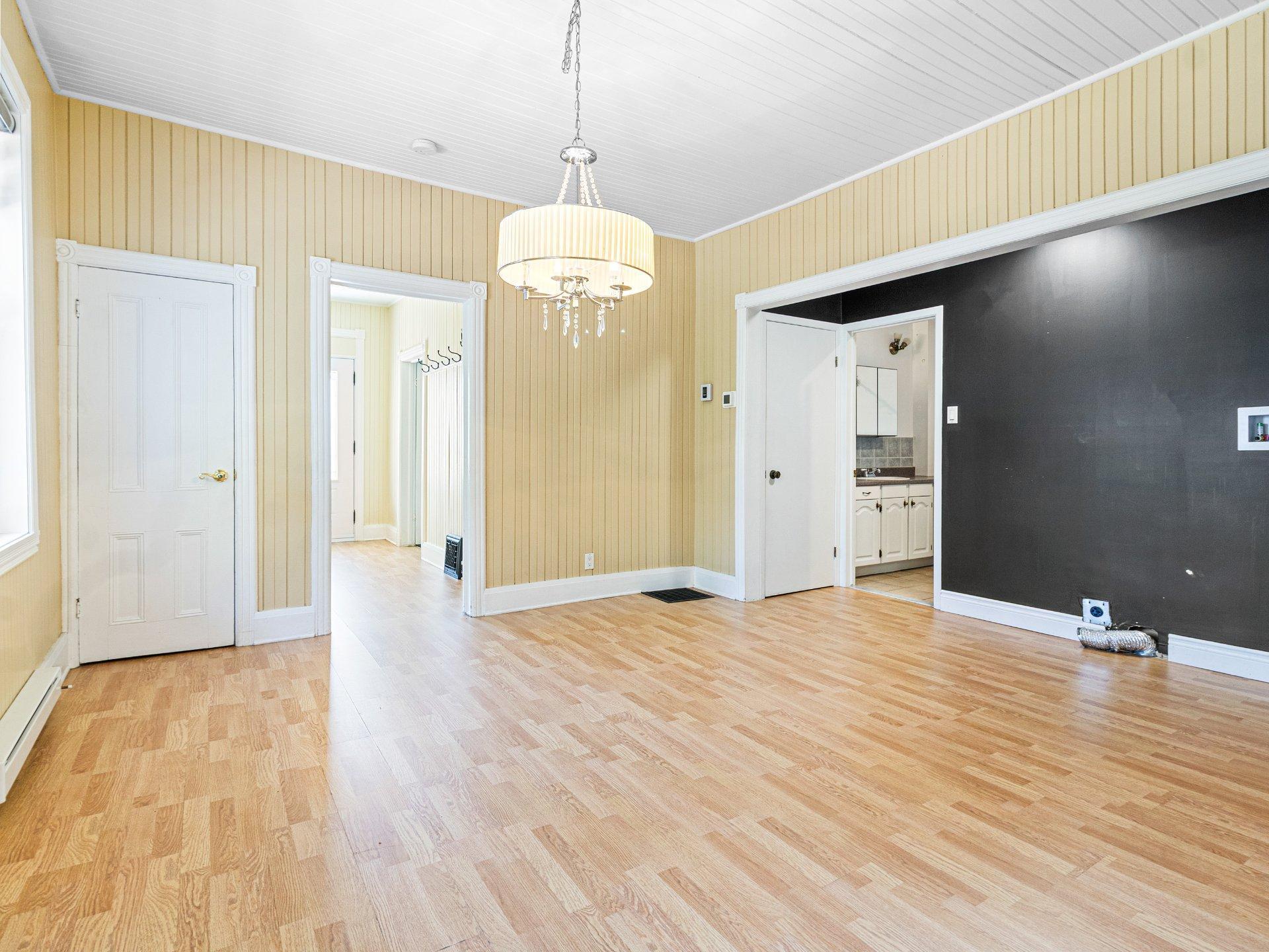 









376

 - 380


Rue Bank

,
Brownsburg-Chatham,




QC
J8G3A9

