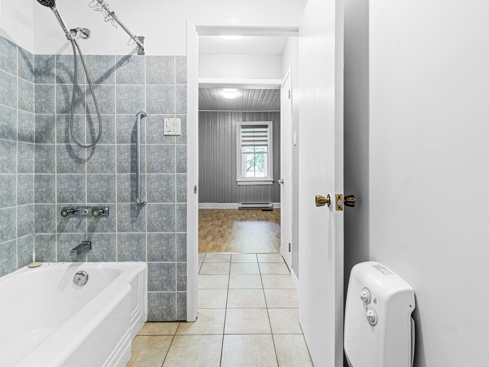 









376

 - 380


Rue Bank

,
Brownsburg-Chatham,




QC
J8G3A9

