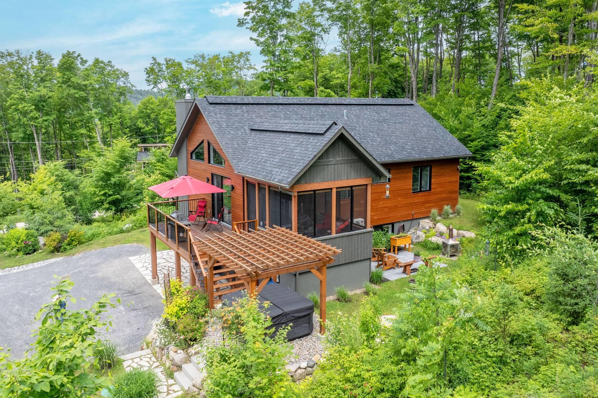 









140


Allée des Weskarinis

,
Mont-Tremblant,




QC
J8E0M1

