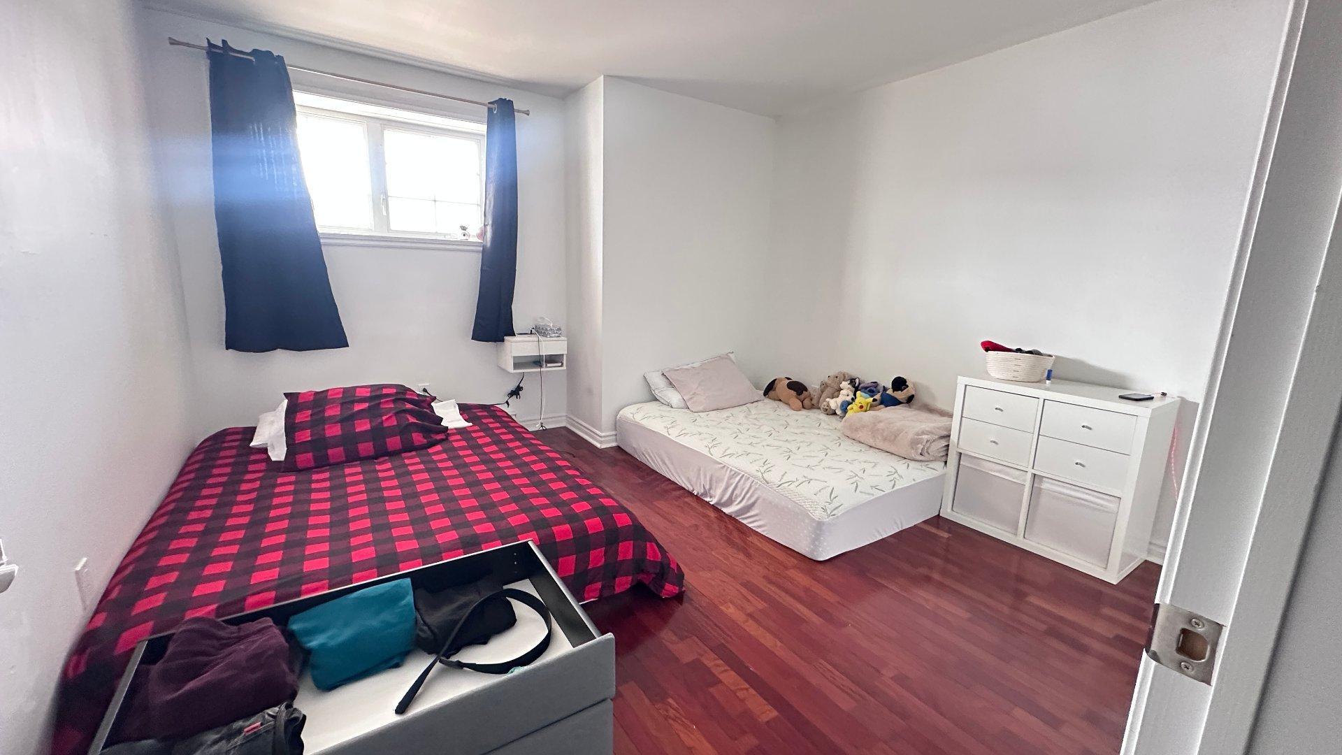 









737


Rue Principale

, C,
Saint-Sauveur,




QC
J0R1R2

