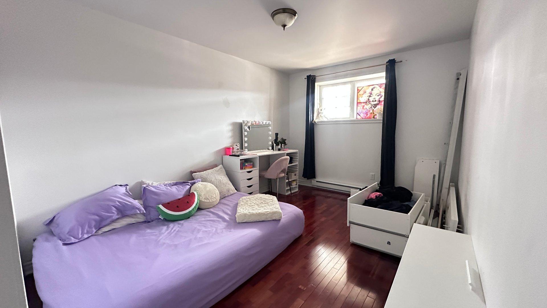 









737


Rue Principale

, C,
Saint-Sauveur,




QC
J0R1R2


