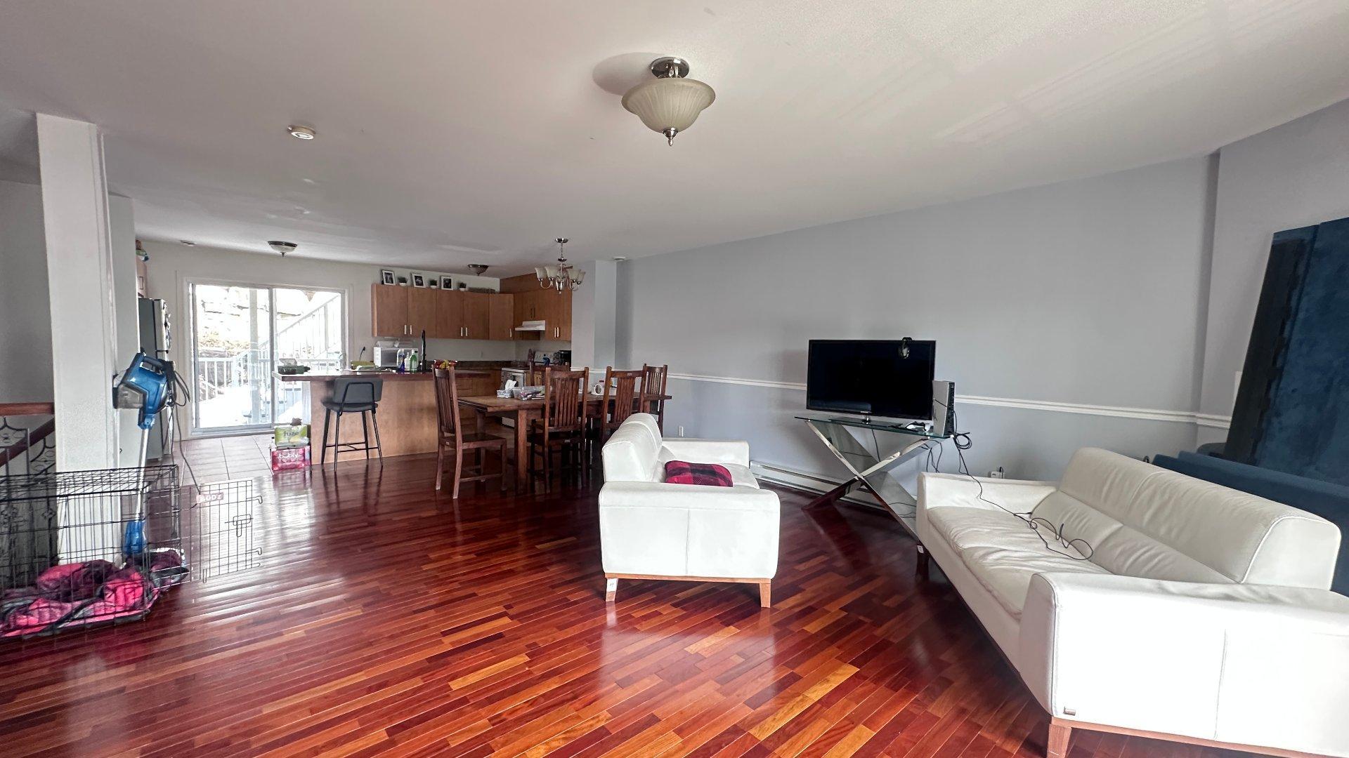 









737


Rue Principale

, C,
Saint-Sauveur,




QC
J0R1R2

