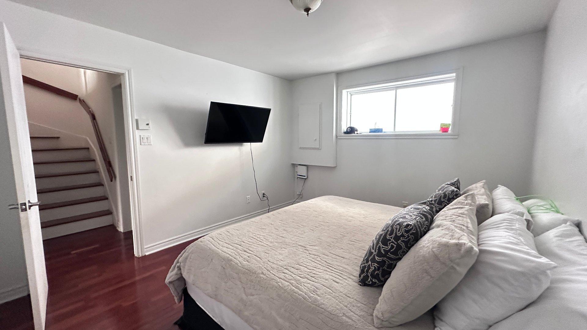 









737


Rue Principale

, C,
Saint-Sauveur,




QC
J0R1R2

