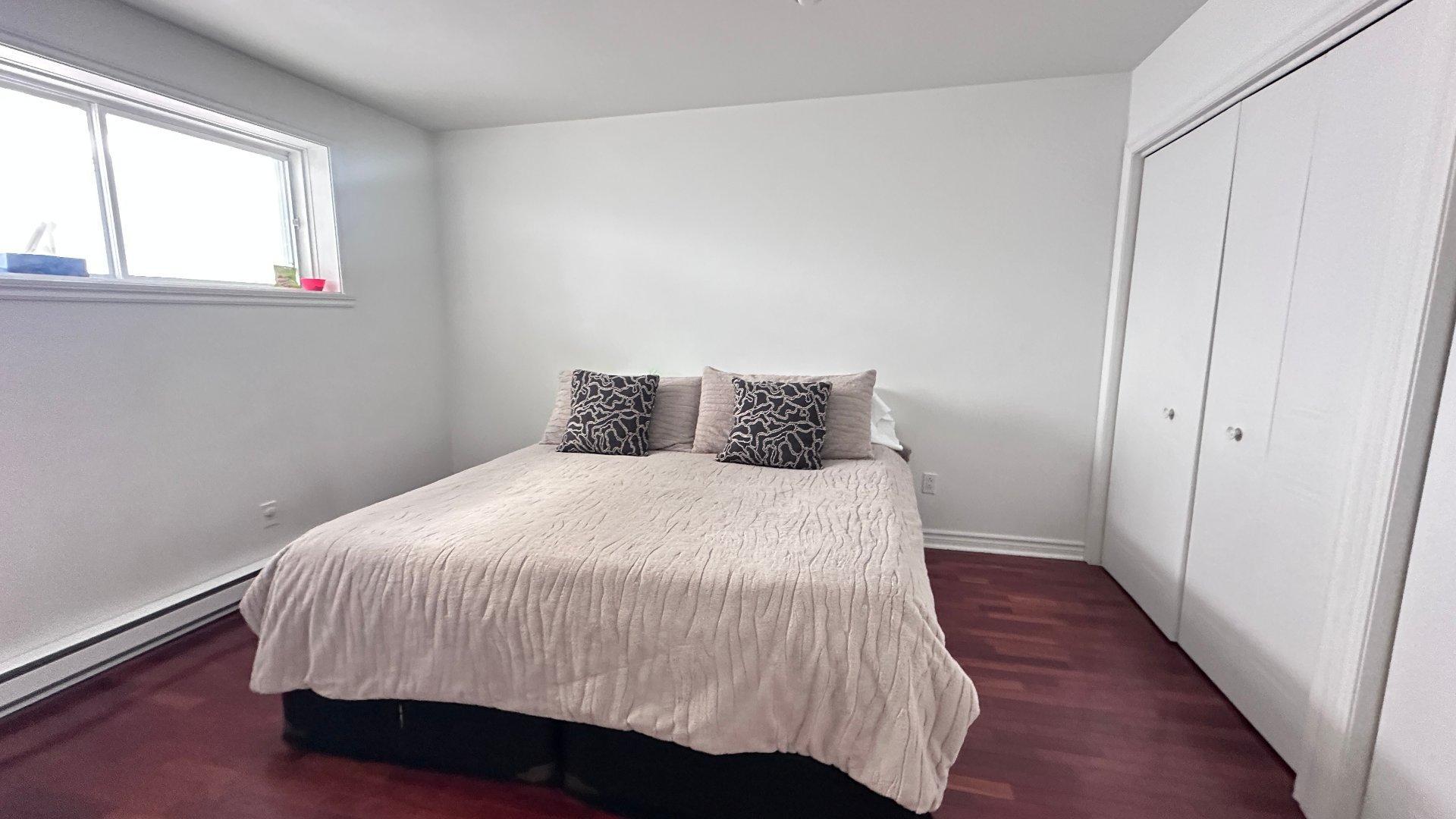 









737


Rue Principale

, C,
Saint-Sauveur,




QC
J0R1R2

