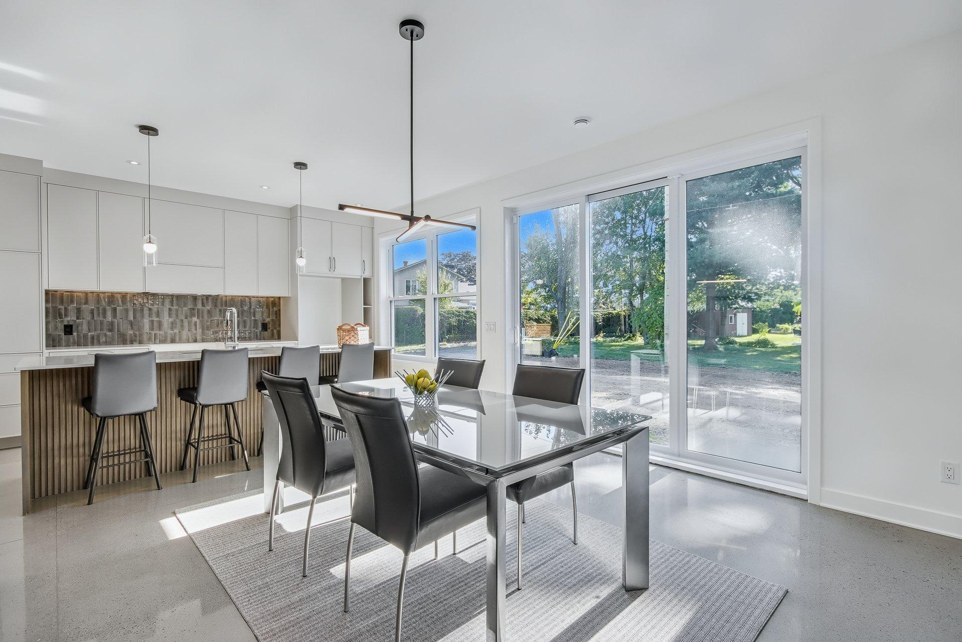 









44


Rue Marcoux

,
Saint-Basile-le-Grand,




QC
J3N5G5

