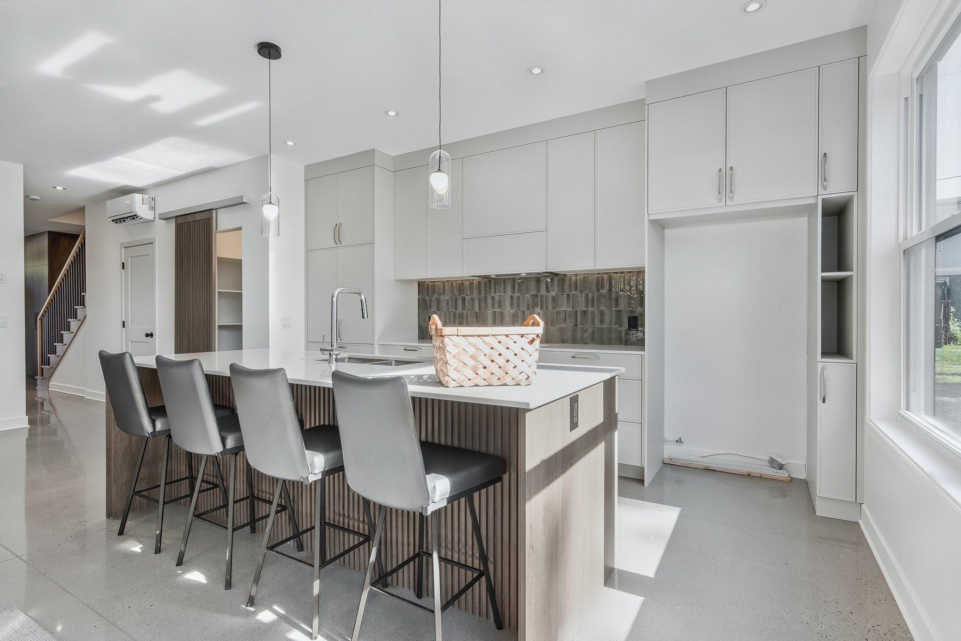 









44


Rue Marcoux

,
Saint-Basile-le-Grand,




QC
J3N5G5

