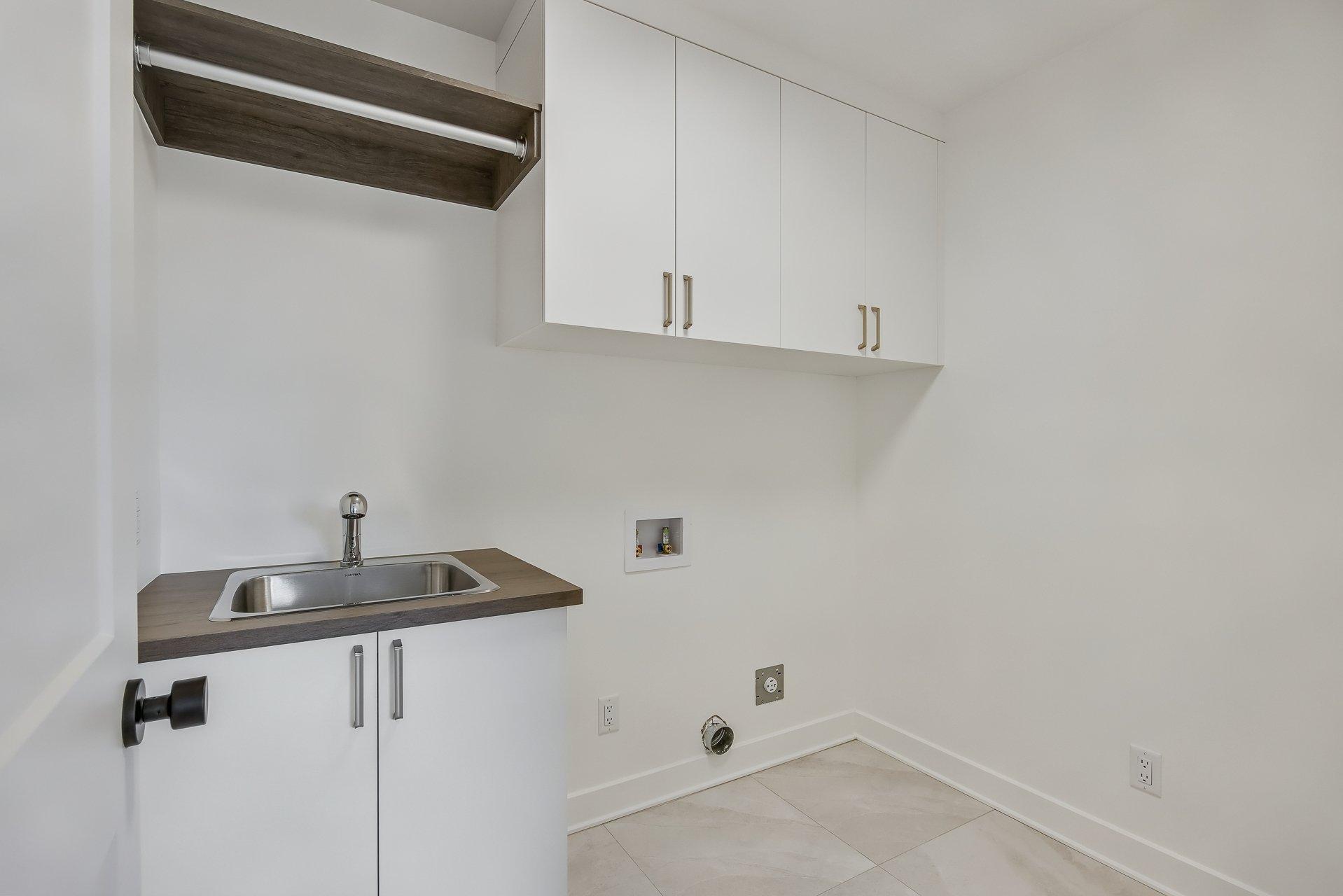 









44


Rue Marcoux

,
Saint-Basile-le-Grand,




QC
J3N5G5

