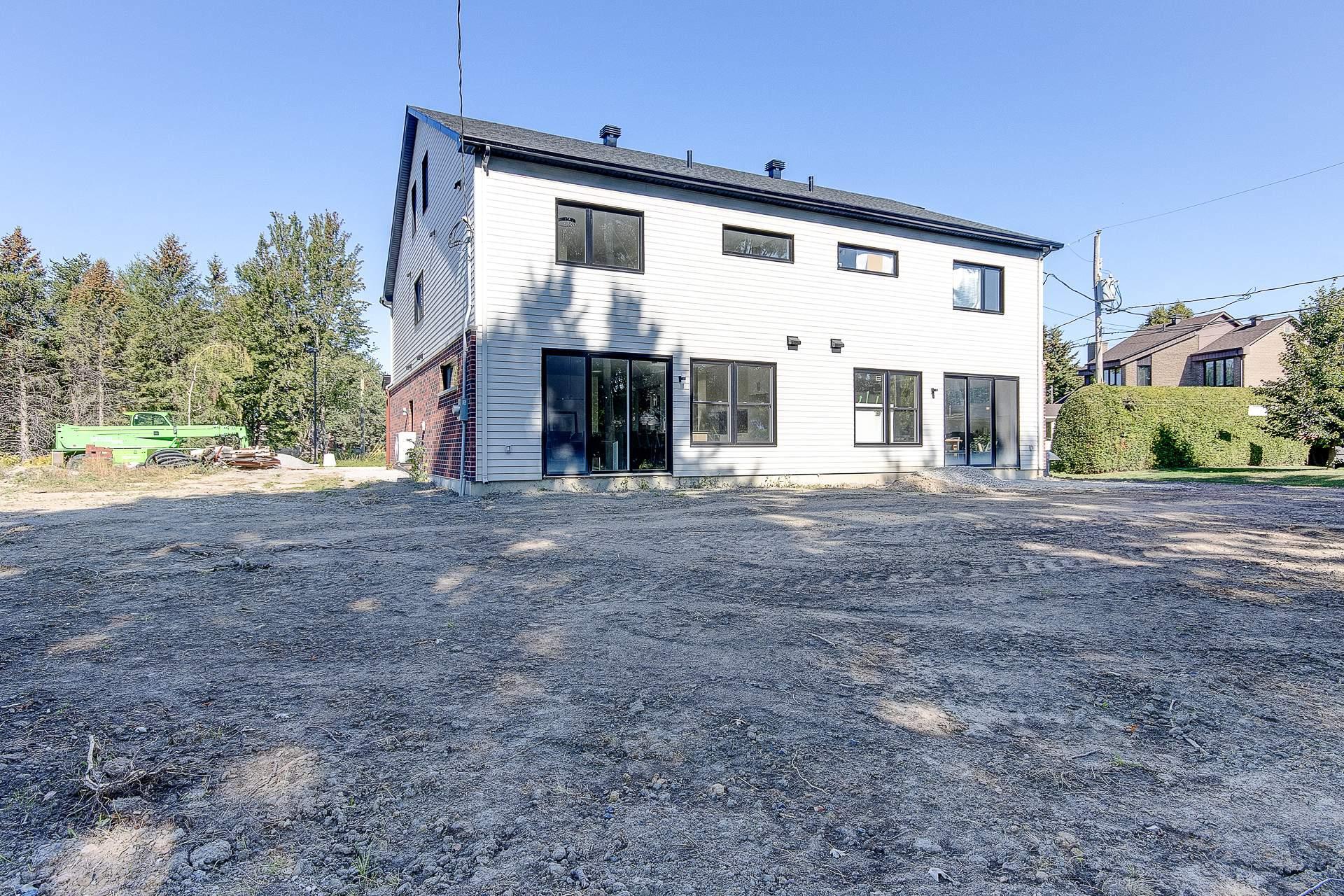 









44


Rue Marcoux

,
Saint-Basile-le-Grand,




QC
J3N5G5

