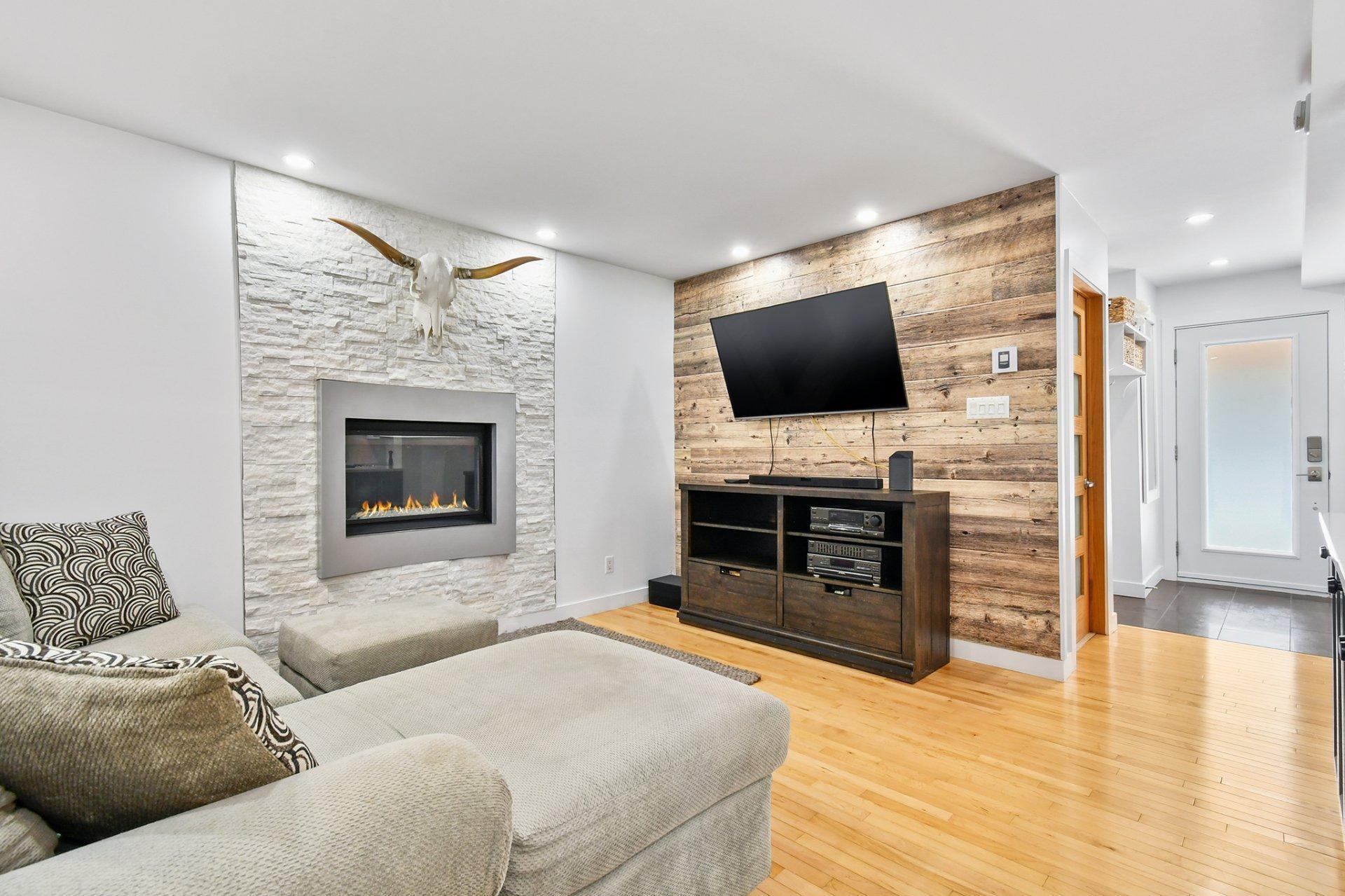 









625


Rue La Bruyère

,
Laval (Auteuil),




QC
H1H1X2

