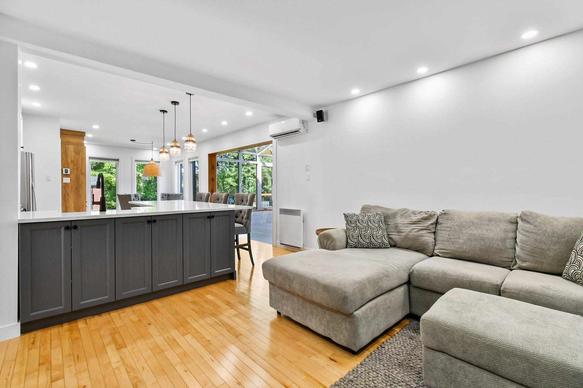 









625


Rue La Bruyère

,
Laval (Auteuil),




QC
H1H1X2

