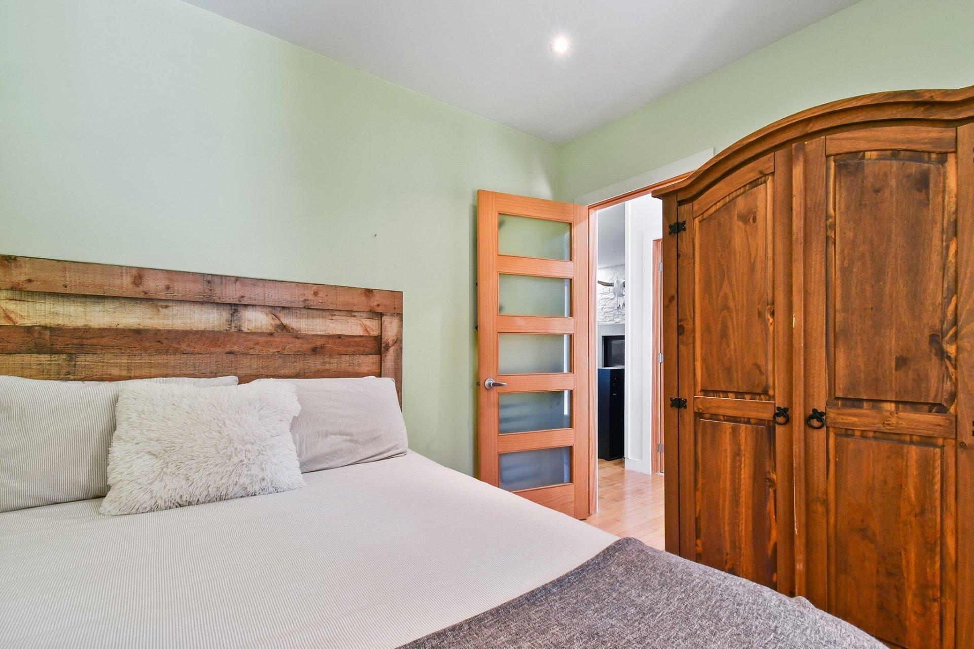 









625


Rue La Bruyère

,
Laval (Auteuil),




QC
H1H1X2

