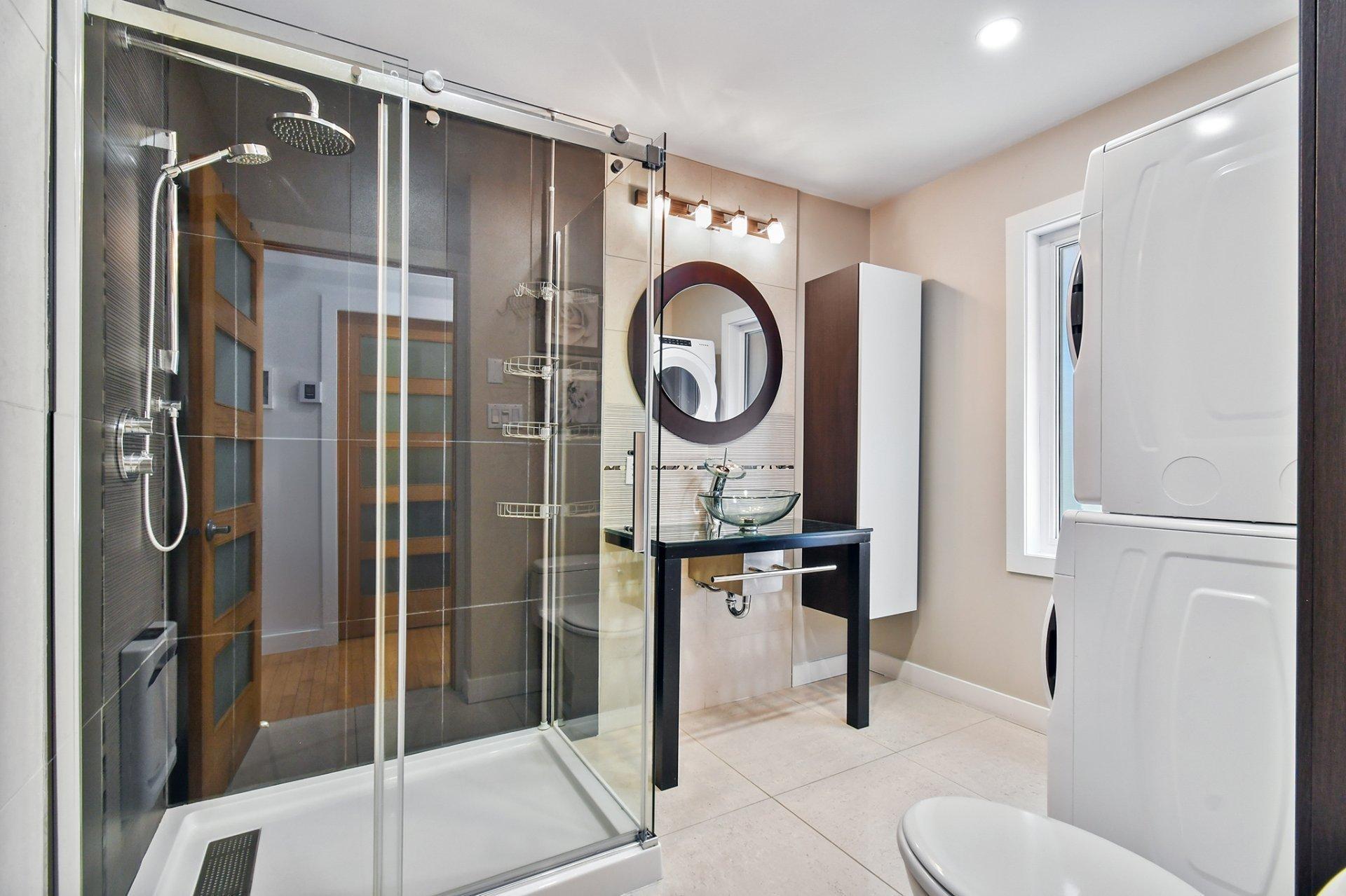 









625


Rue La Bruyère

,
Laval (Auteuil),




QC
H1H1X2

