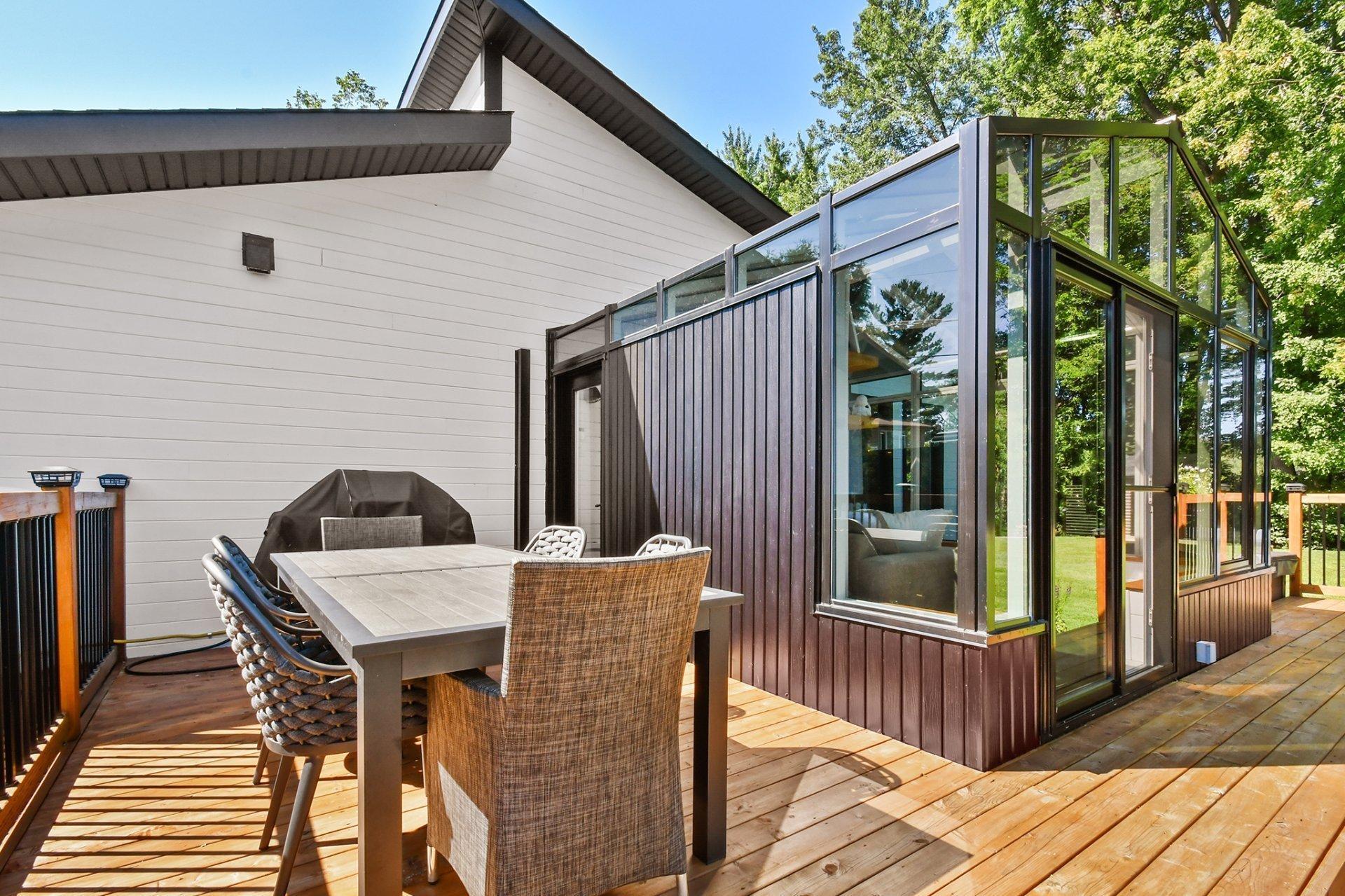 









625


Rue La Bruyère

,
Laval (Auteuil),




QC
H1H1X2

