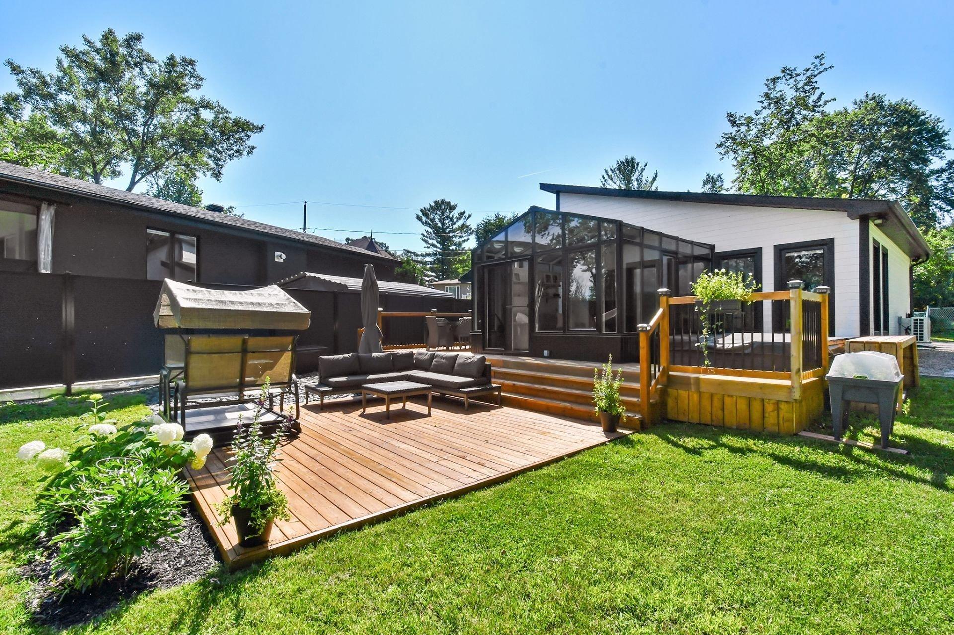 









625


Rue La Bruyère

,
Laval (Auteuil),




QC
H1H1X2

