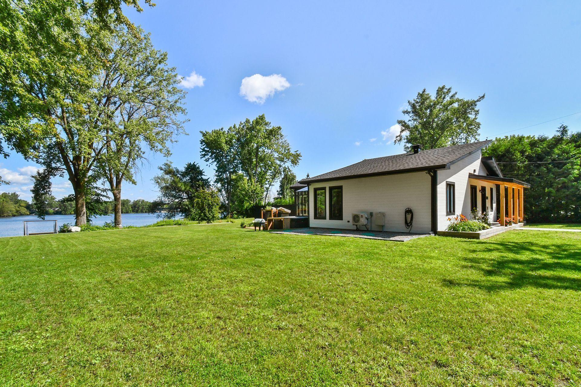









625


Rue La Bruyère

,
Laval (Auteuil),




QC
H1H1X2

