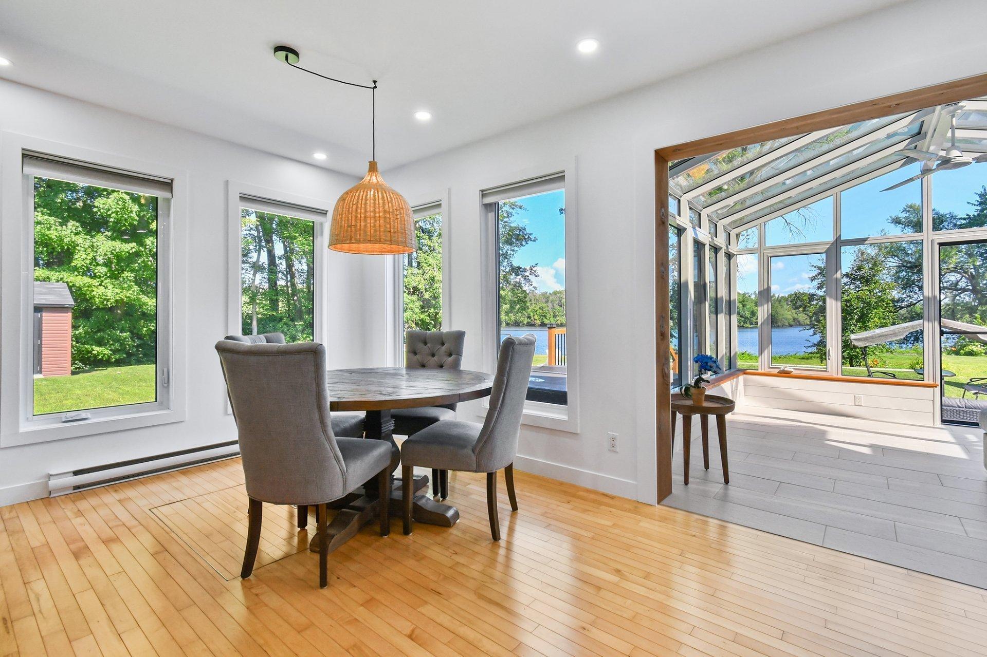 









625


Rue La Bruyère

,
Laval (Auteuil),




QC
H1H1X2

