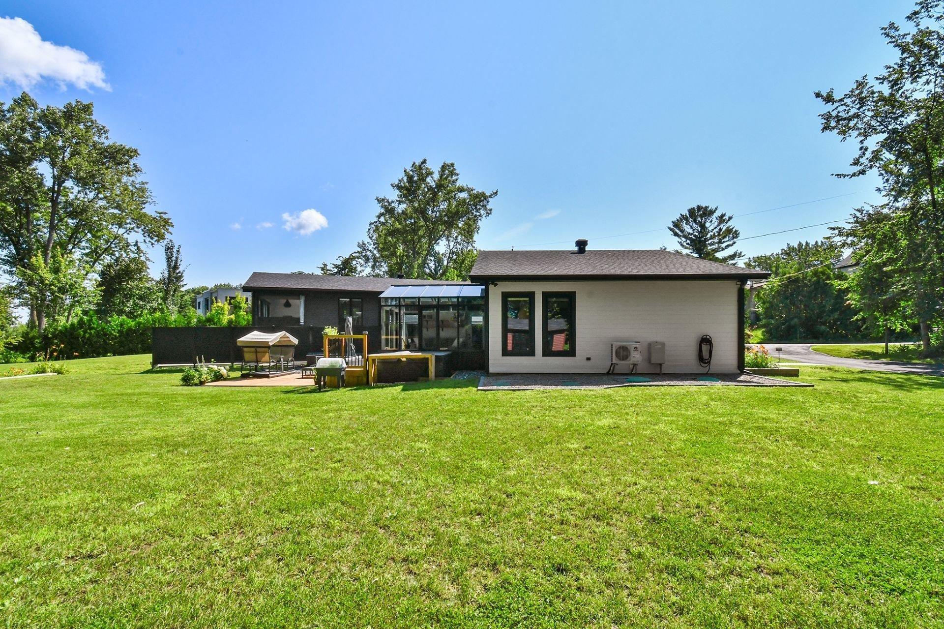 









625


Rue La Bruyère

,
Laval (Auteuil),




QC
H1H1X2

