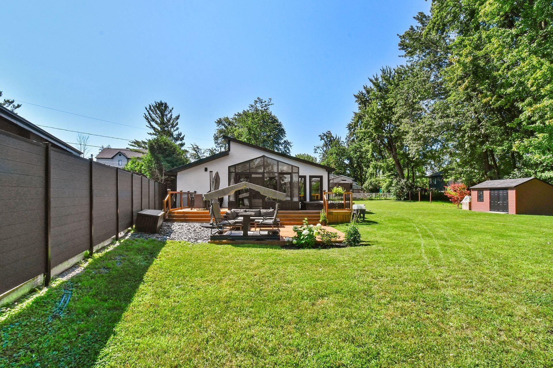 









625


Rue La Bruyère

,
Laval (Auteuil),




QC
H1H1X2

