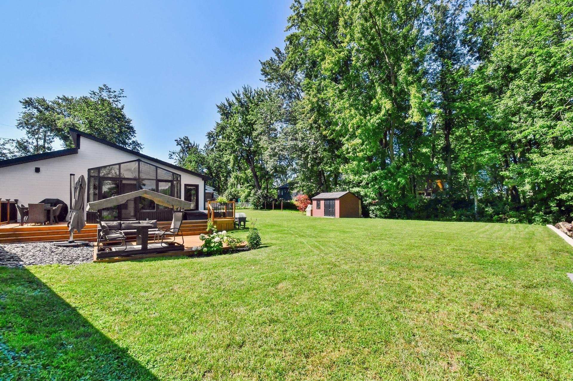 









625


Rue La Bruyère

,
Laval (Auteuil),




QC
H1H1X2

