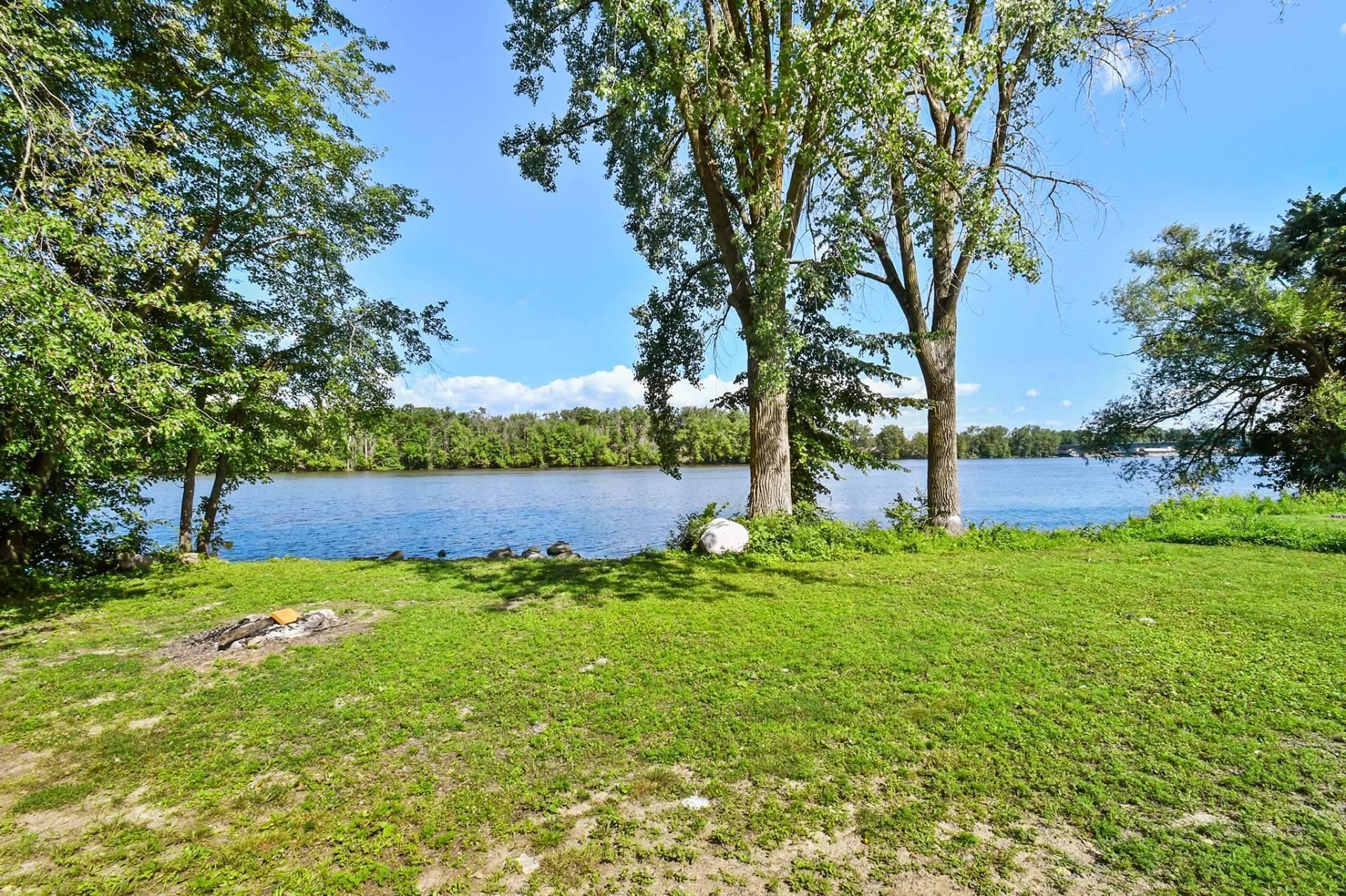 









625


Rue La Bruyère

,
Laval (Auteuil),




QC
H1H1X2

