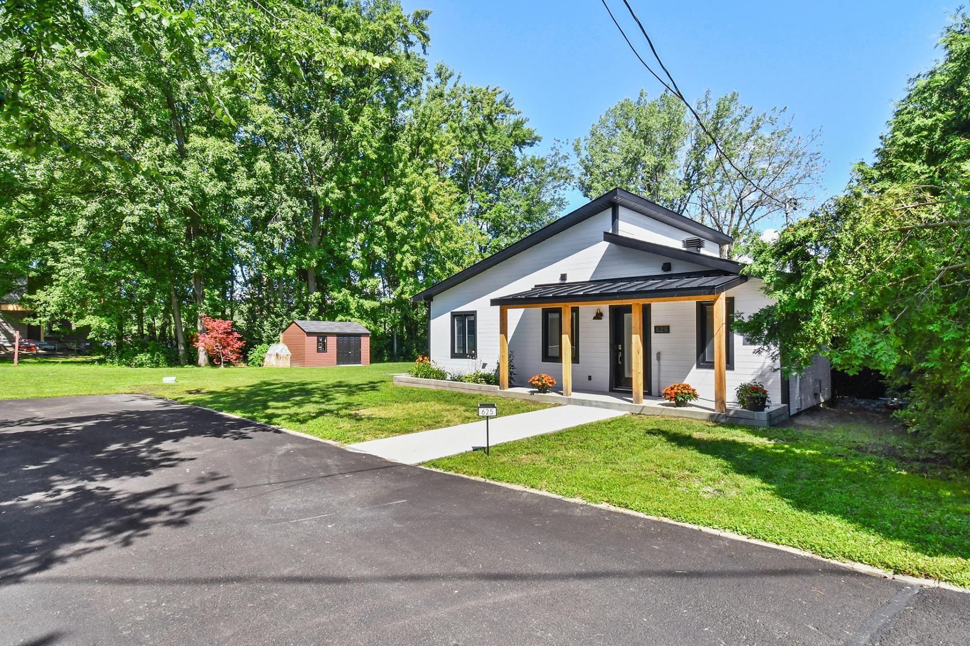 









625


Rue La Bruyère

,
Laval (Auteuil),




QC
H1H1X2

