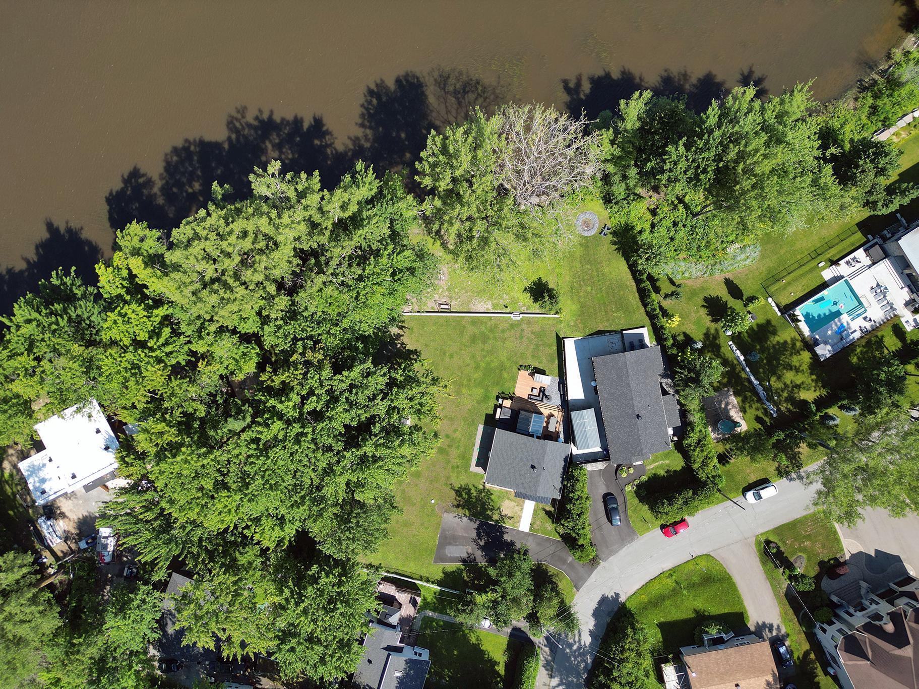 









625


Rue La Bruyère

,
Laval (Auteuil),




QC
H1H1X2

