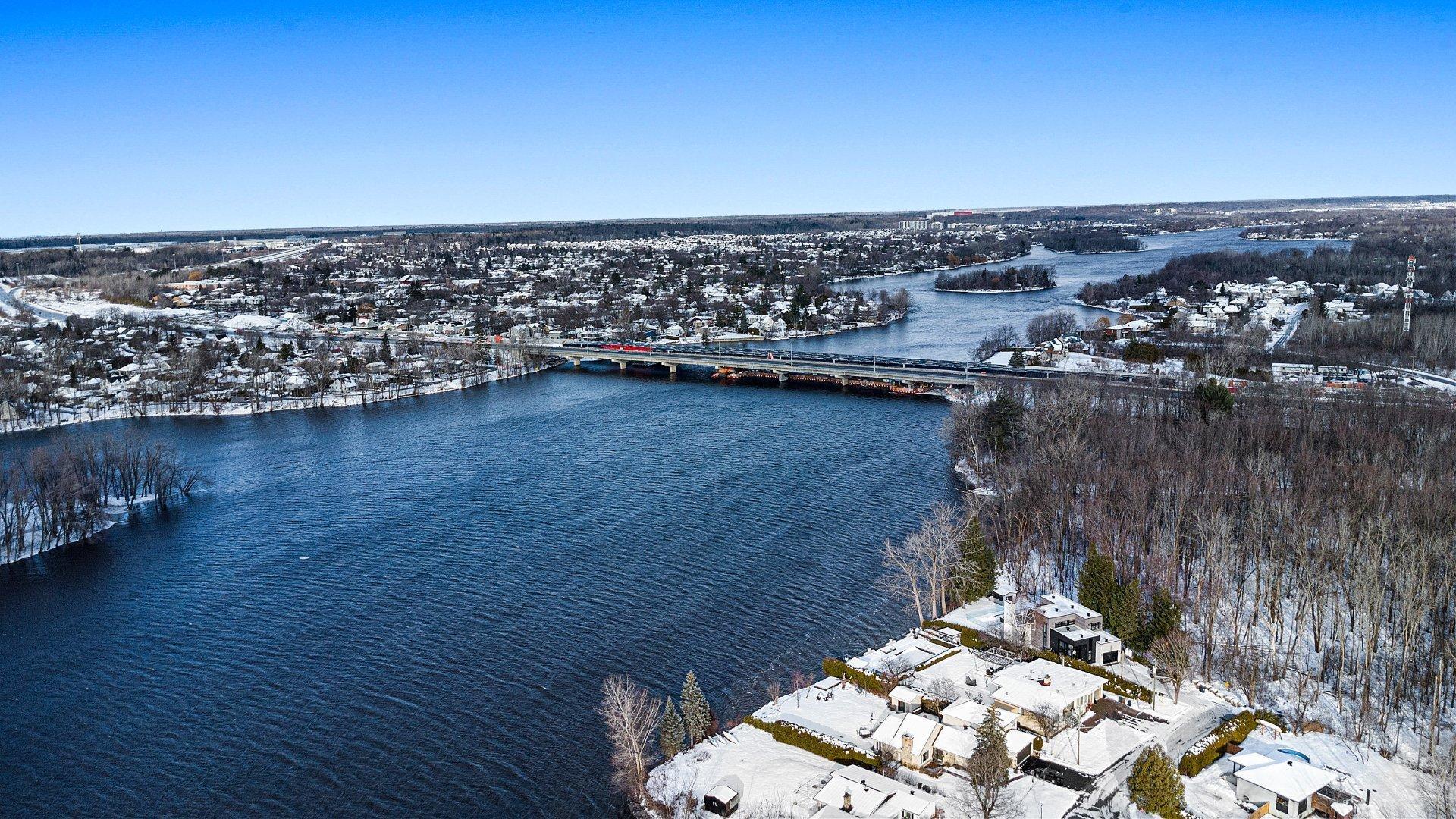 









625


Rue La Bruyère

,
Laval (Auteuil),




QC
H1H1X2

