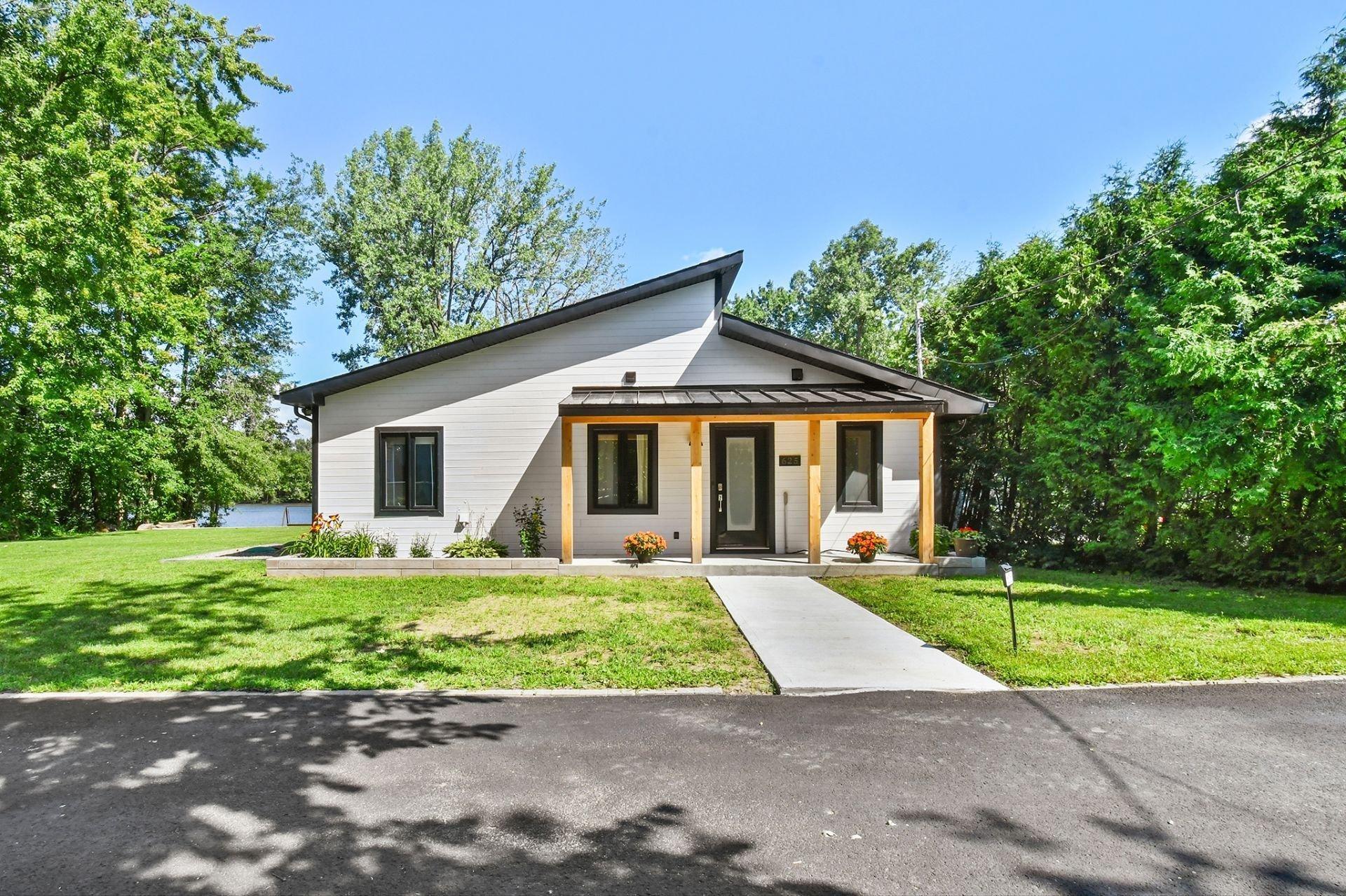 









625


Rue La Bruyère

,
Laval (Auteuil),




QC
H1H1X2

