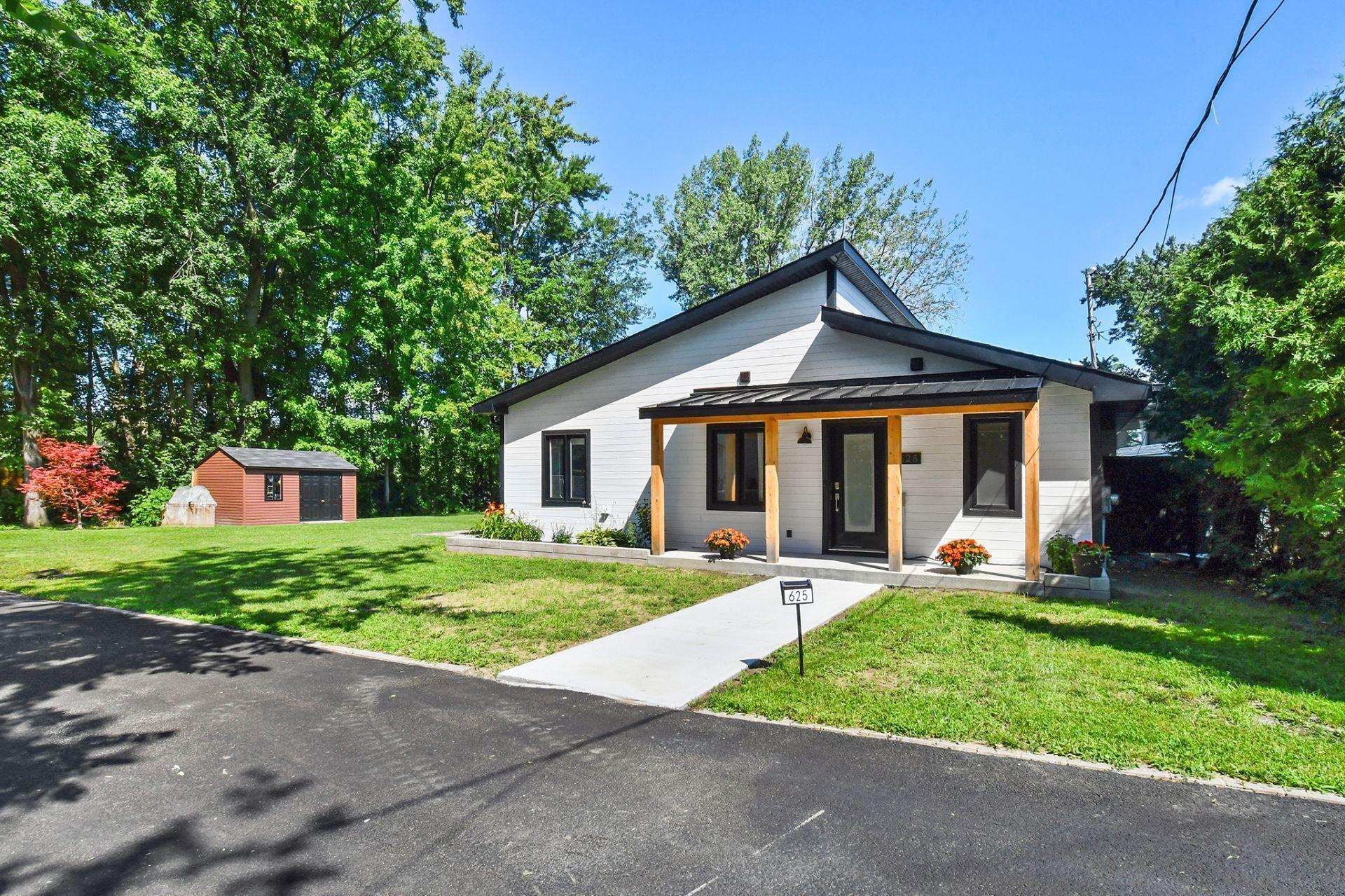 









625


Rue La Bruyère

,
Laval (Auteuil),




QC
H1H1X2


