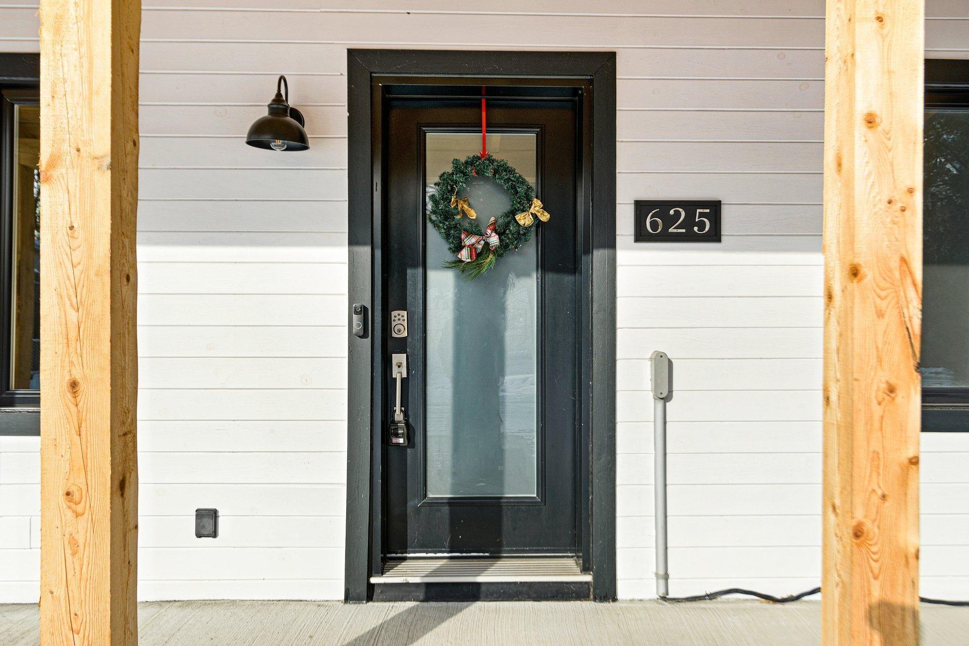 









625


Rue La Bruyère

,
Laval (Auteuil),




QC
H1H1X2

