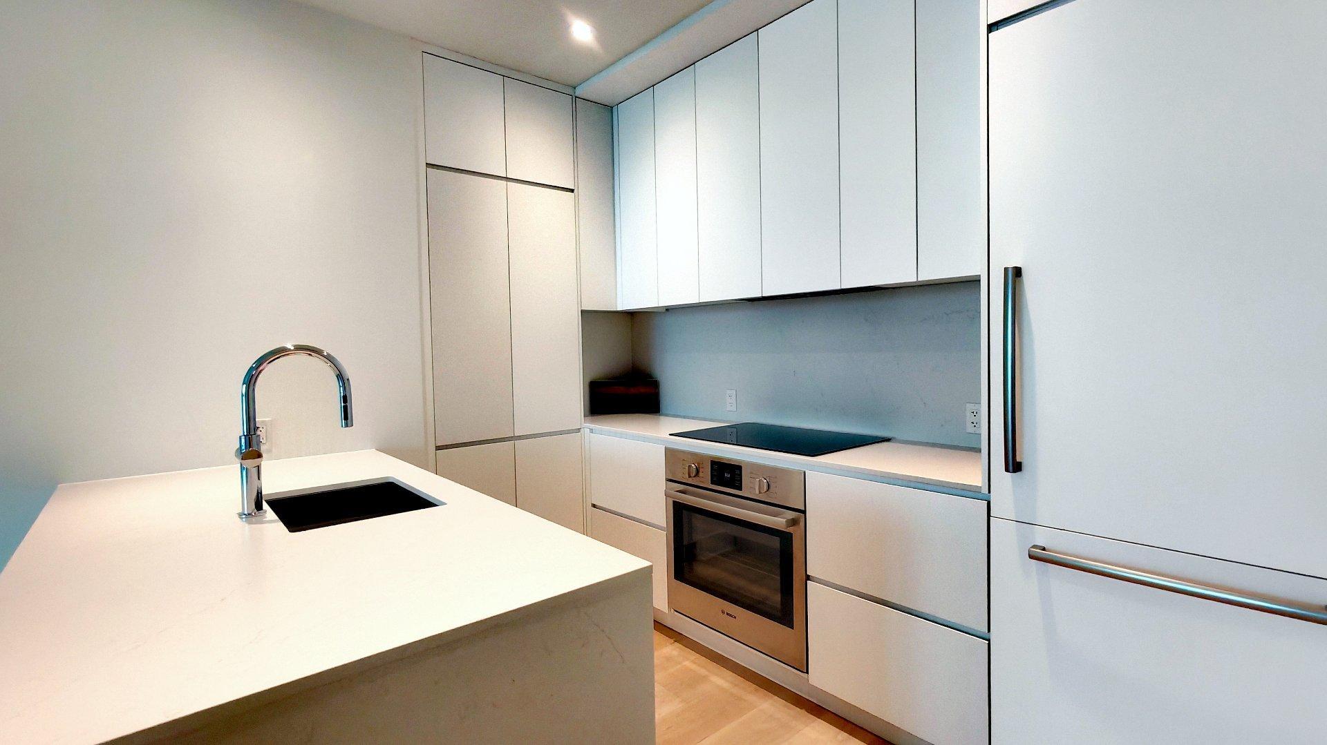









1000


Rue André-Prévost

, 2106,
Montréal (Verdun/Île-des-Soeurs),




QC
H3E0G2

