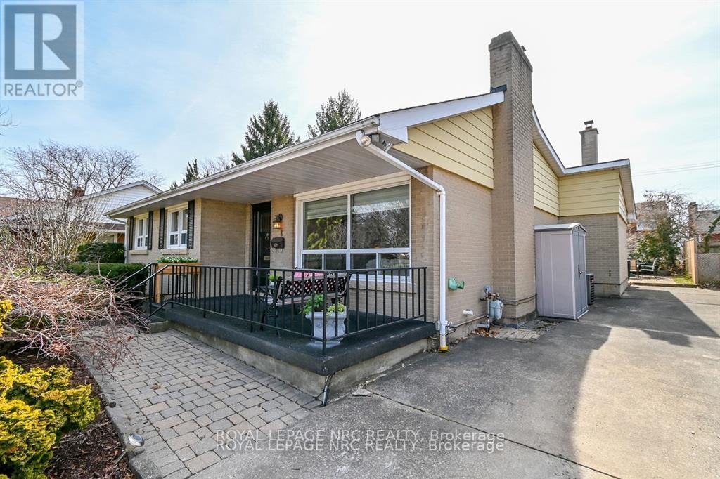 












8 MACBETH BOULEVARD

,
St. Catharines (Glendale/Glenridge),




Ontario
L2T2M2

