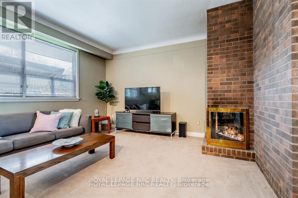 












8 MACBETH BOULEVARD

,
St. Catharines (Glendale/Glenridge),




Ontario
L2T2M2

