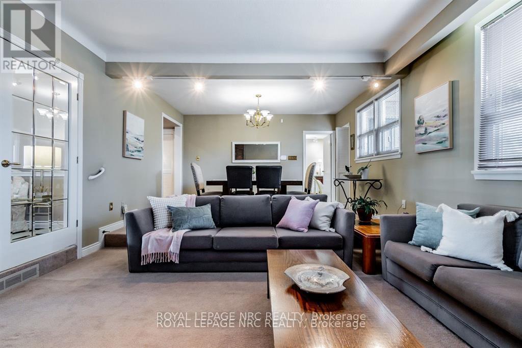 












8 MACBETH BOULEVARD

,
St. Catharines (Glendale/Glenridge),




Ontario
L2T2M2

