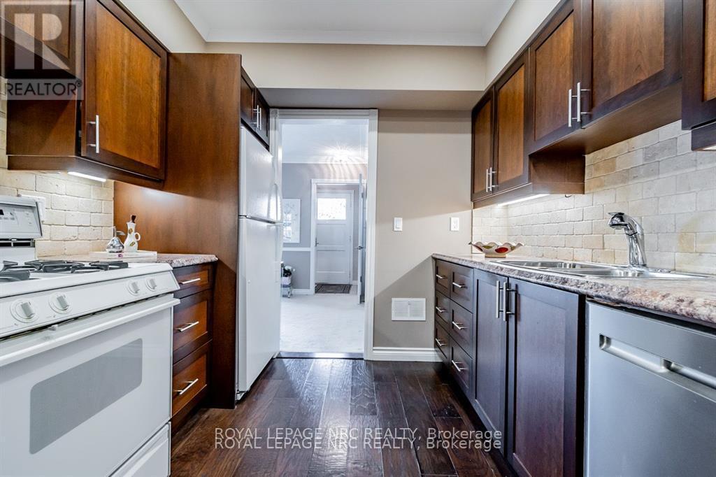












8 MACBETH BOULEVARD

,
St. Catharines (Glendale/Glenridge),




Ontario
L2T2M2

