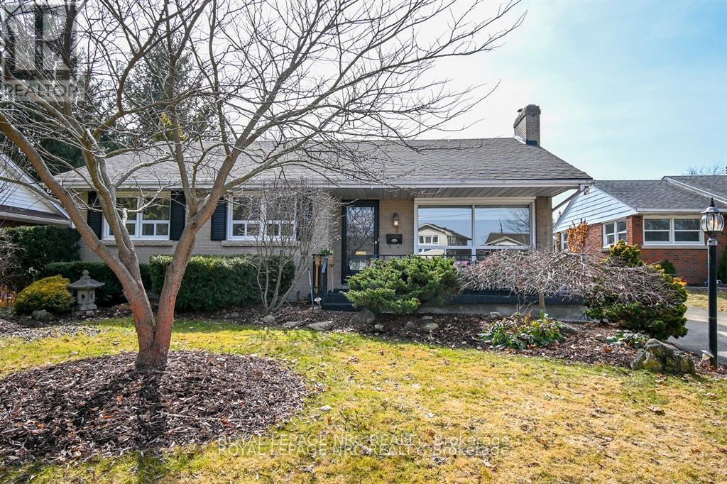 












8 MACBETH BOULEVARD

,
St. Catharines (Glendale/Glenridge),




Ontario
L2T2M2

