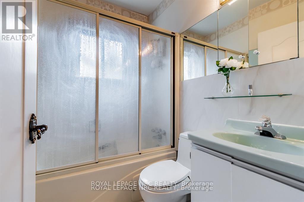 












8 MACBETH BOULEVARD

,
St. Catharines (Glendale/Glenridge),




Ontario
L2T2M2

