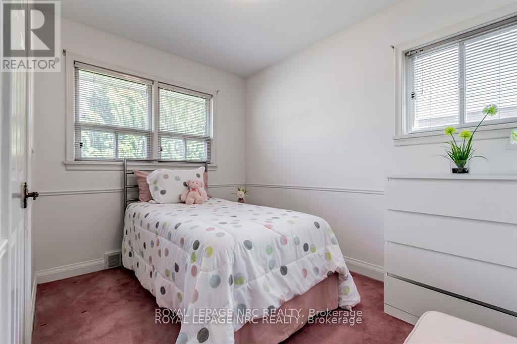 












8 MACBETH BOULEVARD

,
St. Catharines (Glendale/Glenridge),




Ontario
L2T2M2

