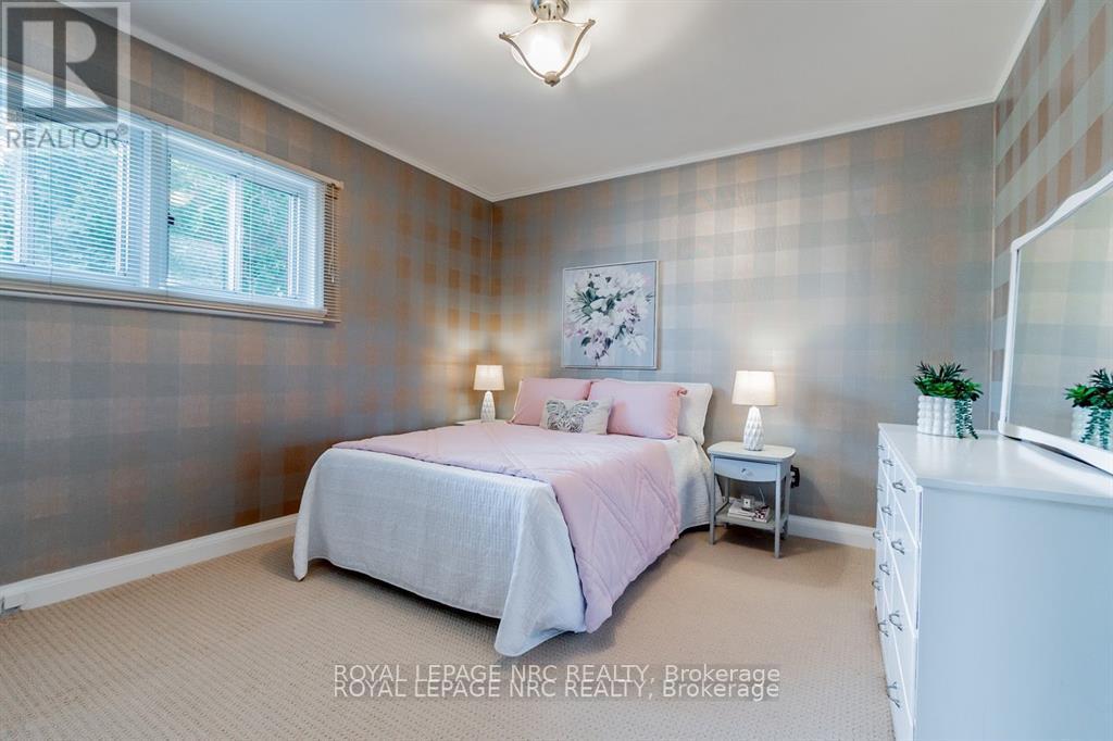 












8 MACBETH BOULEVARD

,
St. Catharines (Glendale/Glenridge),




Ontario
L2T2M2

