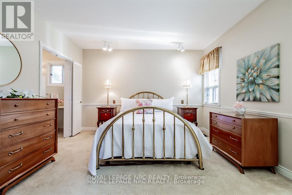 












8 MACBETH BOULEVARD

,
St. Catharines (Glendale/Glenridge),




Ontario
L2T2M2

