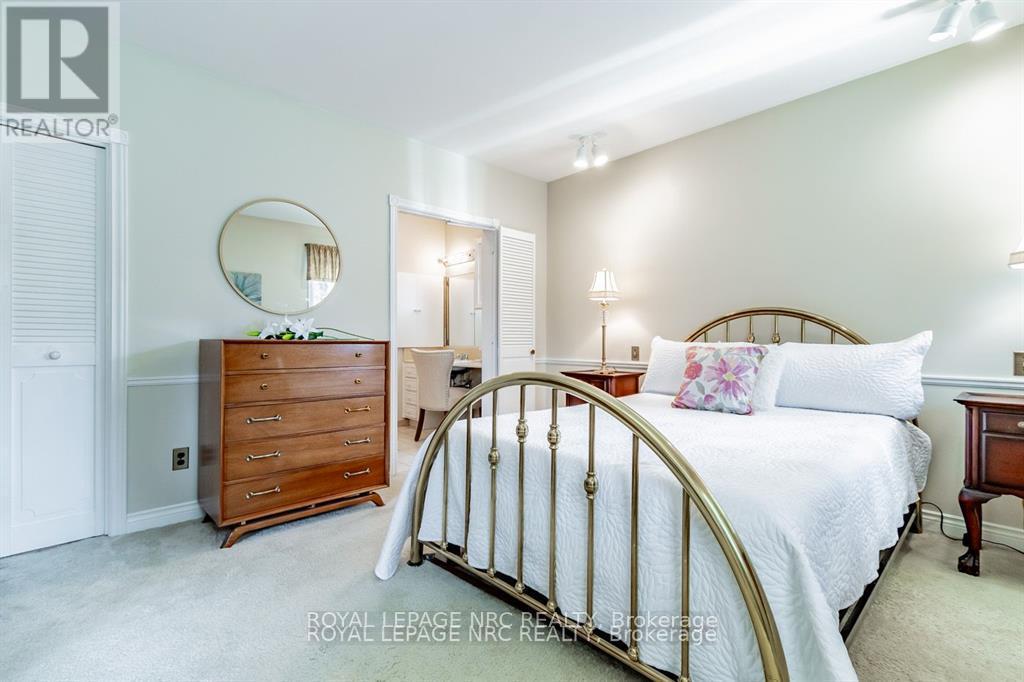 












8 MACBETH BOULEVARD

,
St. Catharines (Glendale/Glenridge),




Ontario
L2T2M2

