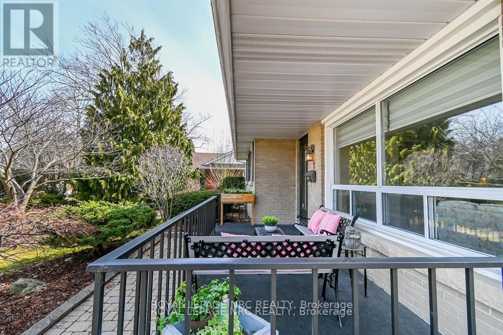 












8 MACBETH BOULEVARD

,
St. Catharines (Glendale/Glenridge),




Ontario
L2T2M2

