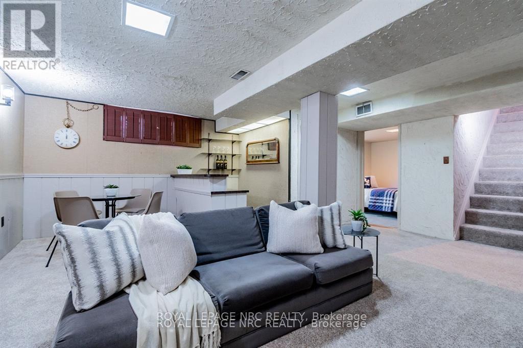 












8 MACBETH BOULEVARD

,
St. Catharines (Glendale/Glenridge),




Ontario
L2T2M2

