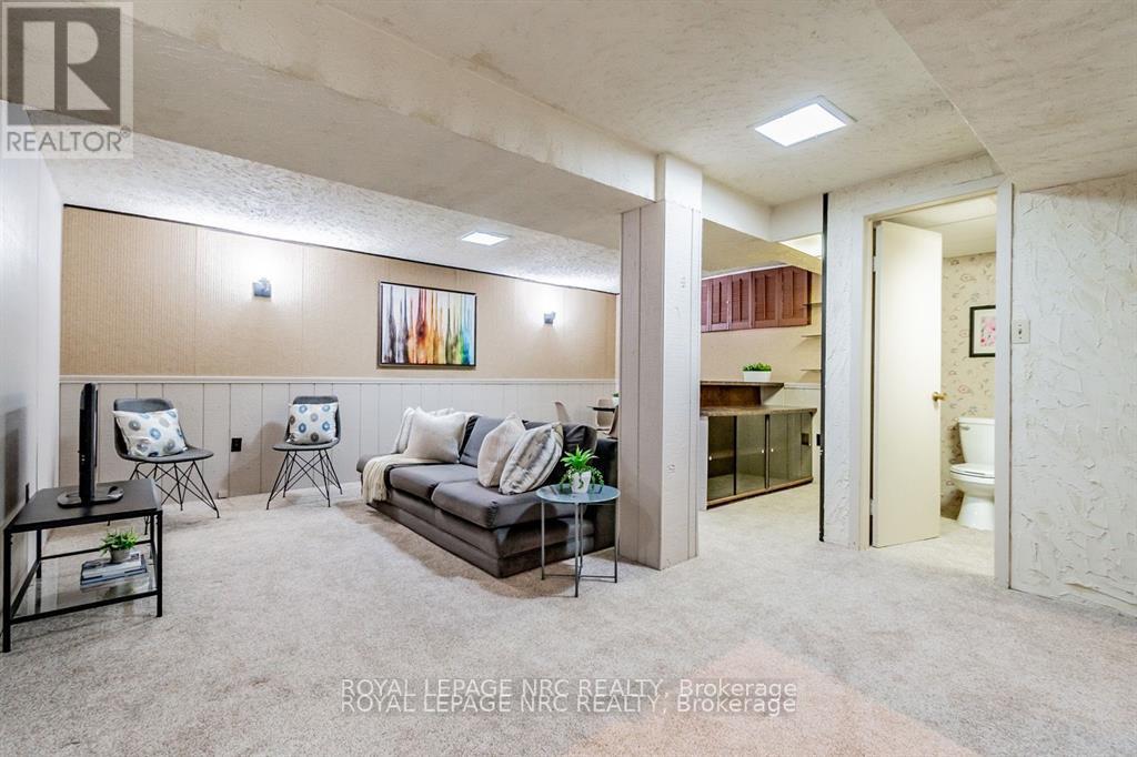 












8 MACBETH BOULEVARD

,
St. Catharines (Glendale/Glenridge),




Ontario
L2T2M2

