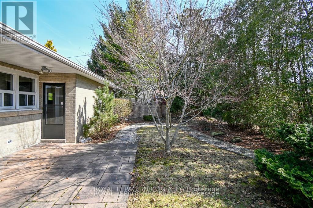 












8 MACBETH BOULEVARD

,
St. Catharines (Glendale/Glenridge),




Ontario
L2T2M2


