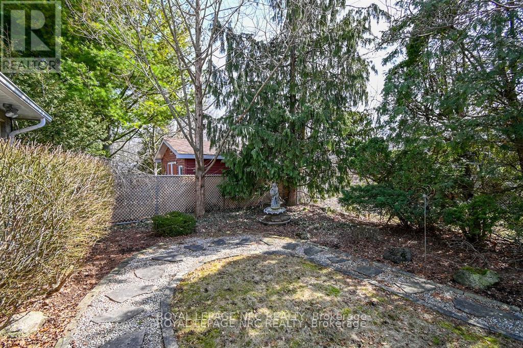 












8 MACBETH BOULEVARD

,
St. Catharines (Glendale/Glenridge),




Ontario
L2T2M2

