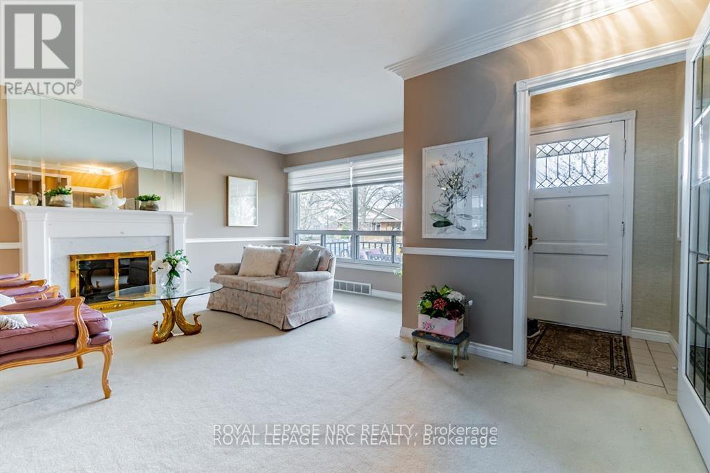 












8 MACBETH BOULEVARD

,
St. Catharines (Glendale/Glenridge),




Ontario
L2T2M2

