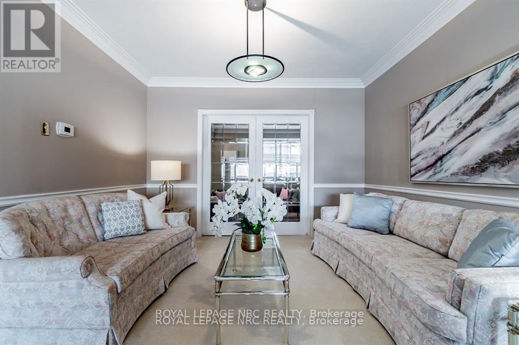 












8 MACBETH BOULEVARD

,
St. Catharines (Glendale/Glenridge),




Ontario
L2T2M2

